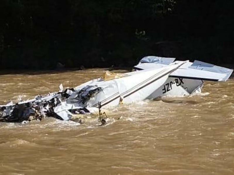 Indaga FGE caída de avioneta; hay 5 muertos