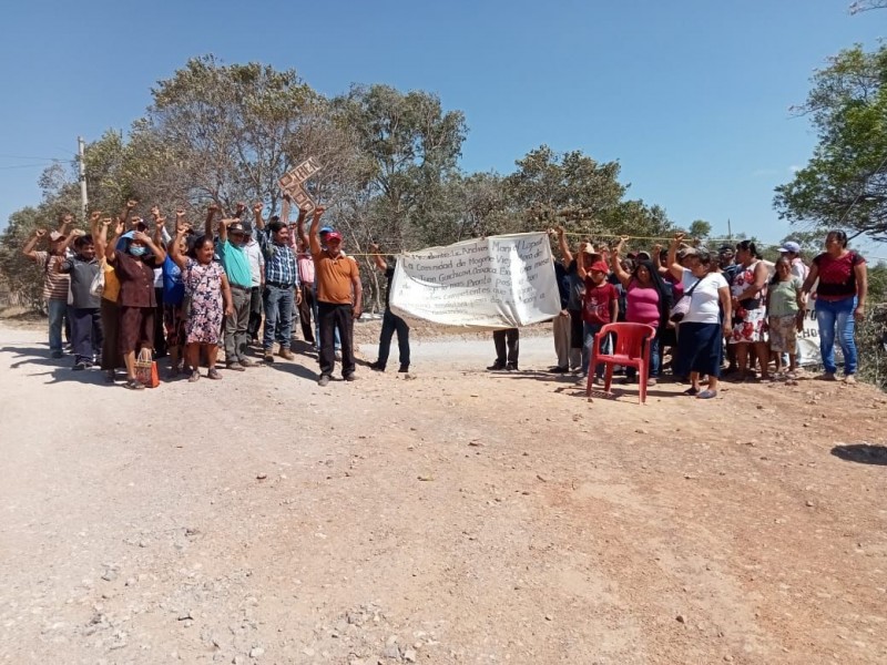 Indígenas cumplen 9 días bloqueando las vías en Mogoñé Viejo