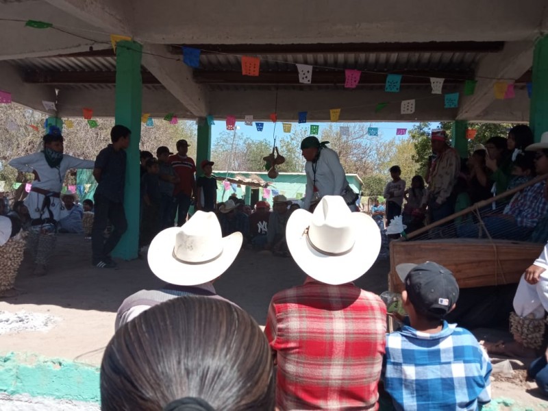 Indígenas mayos celebran el día de la santa cruz