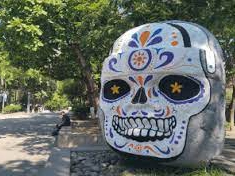 Indigna en Culiacán cara de calavera sobre cabeza olmeca