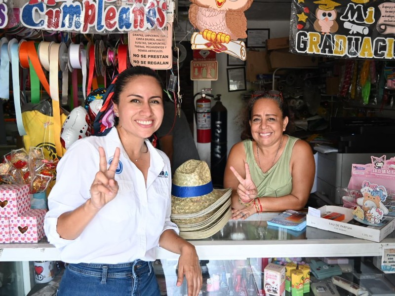 Indira Rosales proyecta instalación de paneles solares en comercios