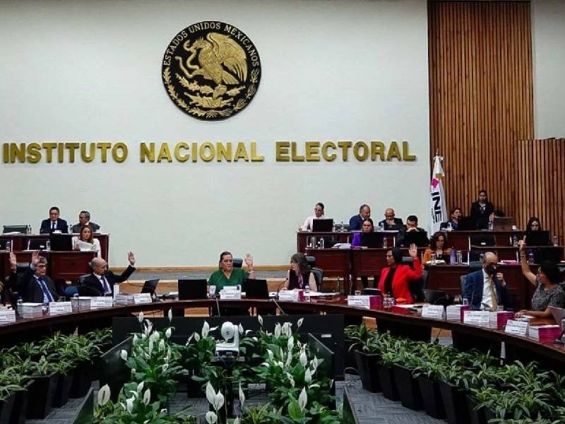 INE modifica calendario de precampañas