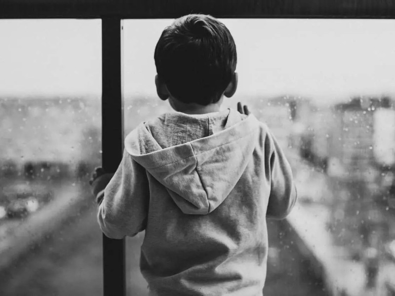 Infancias rotas: hijos de mujeres asesinadas sobreviven al abandono