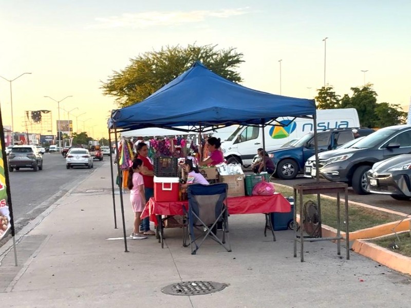 ¡Informalidad sin control! el comercio acapara la vía pública