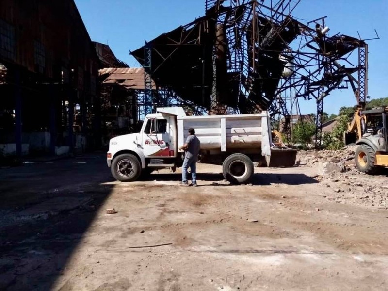 Ingresa maquinaria del Ayuntamiento al Ingenio Azucarero