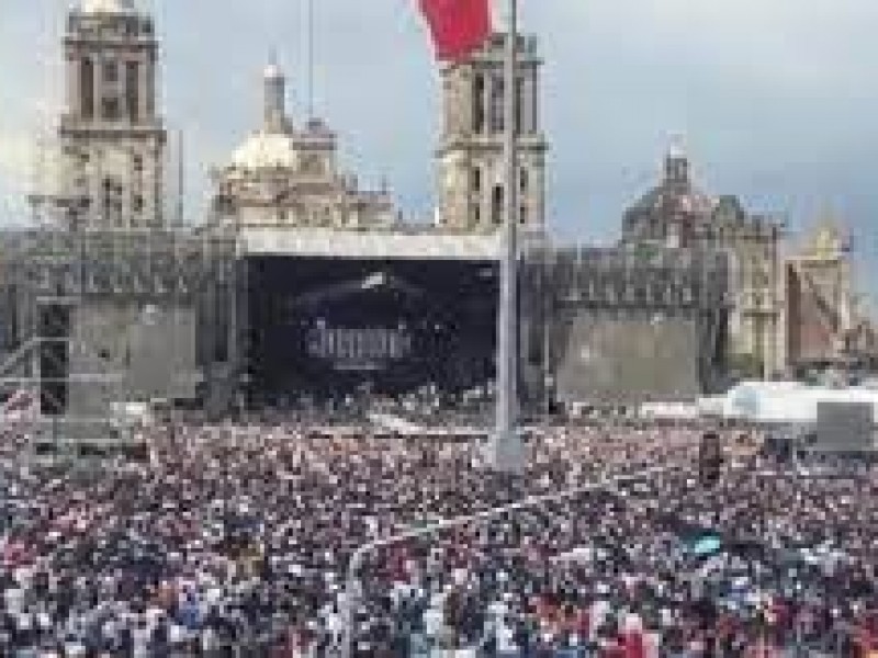 Ingresan bebidas alcohólicas al Zócalo previo concierto Grupo Firme