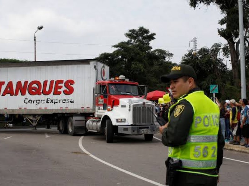 Ingresan dos camiones con alimentos a Venezuela