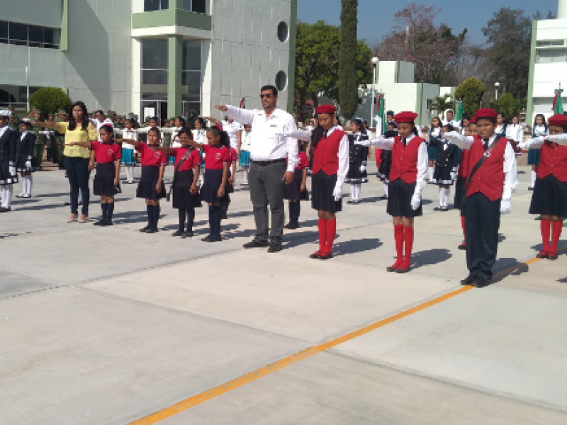 Inicia abanderamiento de escuelas SNTE- Sedena