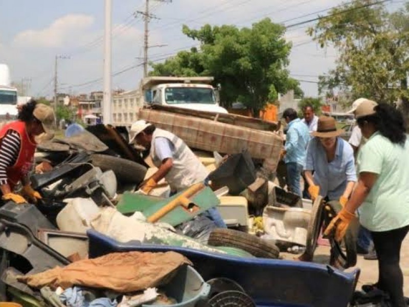 Inicia acopio de cacharros en colonias al norte de Tepic