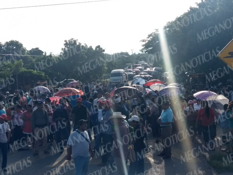 Inicia bloqueo carretero en Jalapa del Marqués