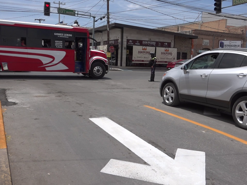 Inicia cambio de circulación en calle Escobedo de Gómez Palacio