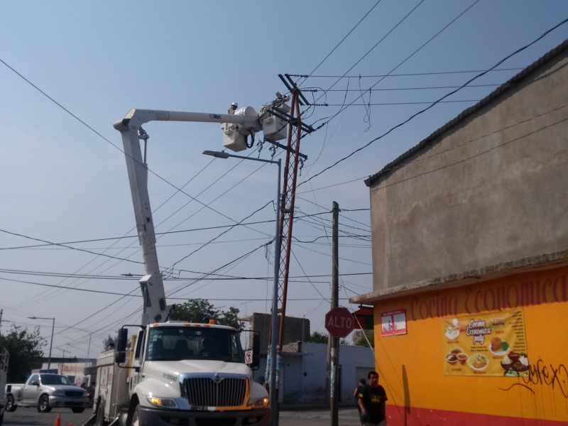 Inicia CFE reparación de cableado afectado