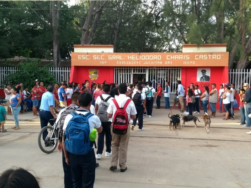 Inicia CNTE clases en Juchitán