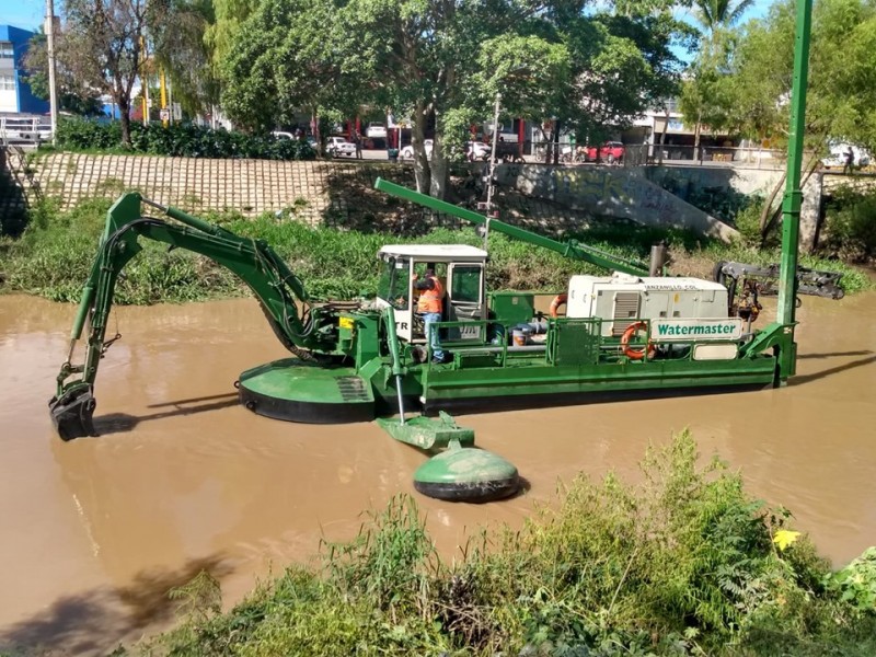 Inicia desazolve del río Mololoa