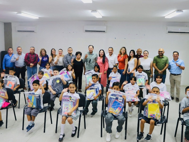 Inicia DIF Municipal entrega de útiles y calzado escolar en primaria Topahue