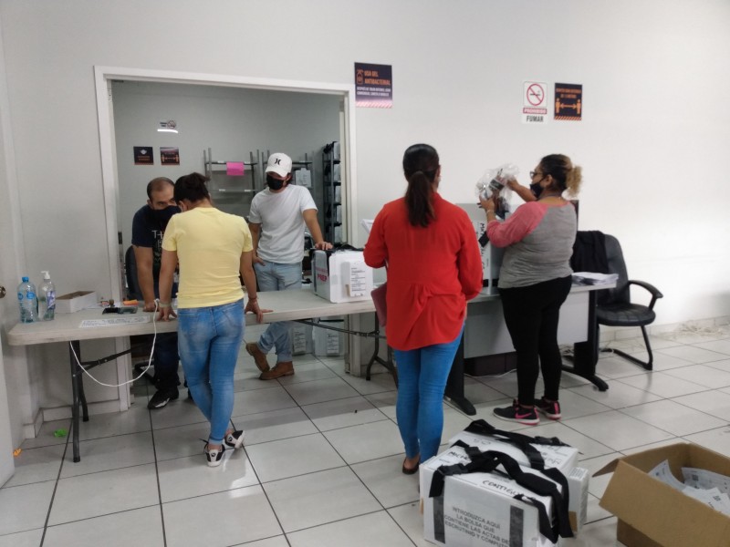 Inicia distribución de material electoral a los representantes de casilla