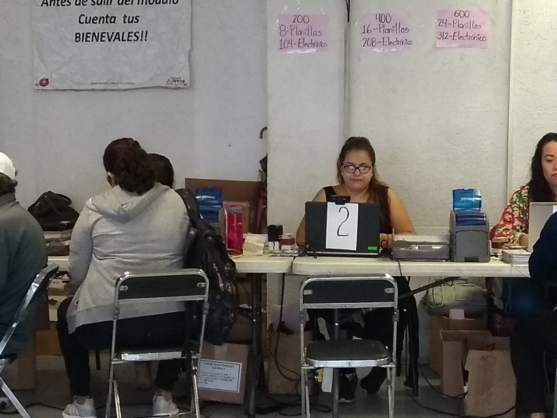 Inicia entrega de bienevales para estudiantes