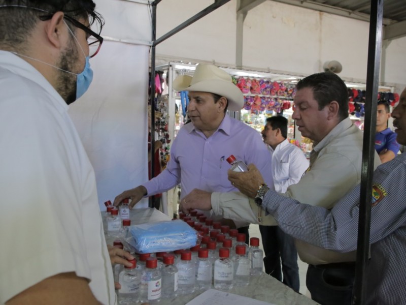 Inicia entrega de gel y cubrebocas  a la población