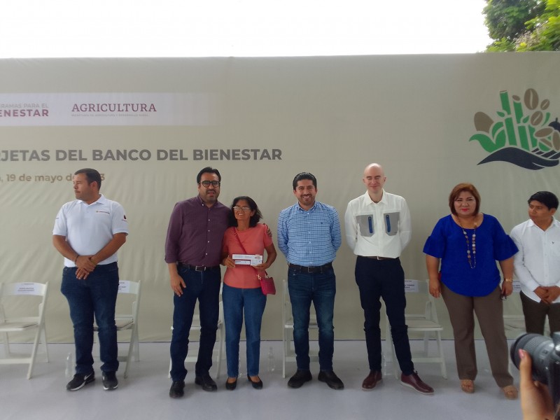 Inicia entrega de tarjetas del programa de producción del bienestar