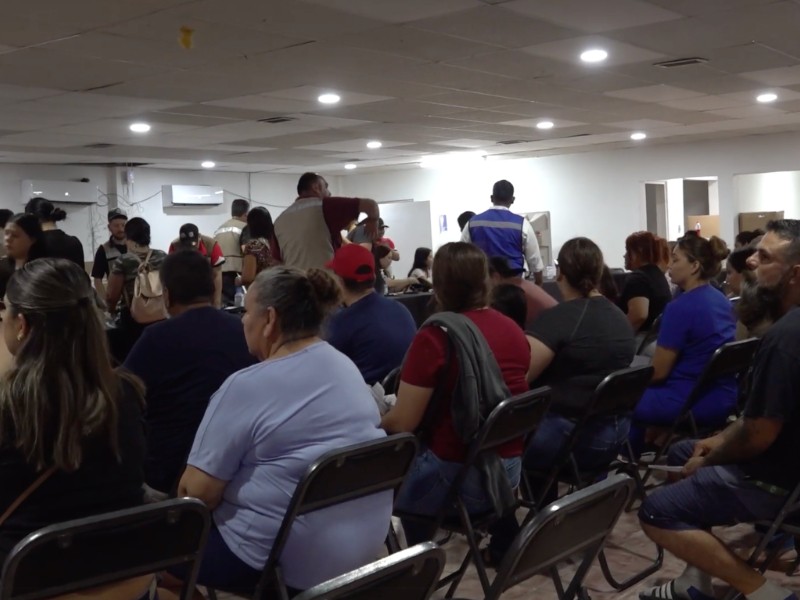 Inicia entrega de uniformes de educación básica en SLRC