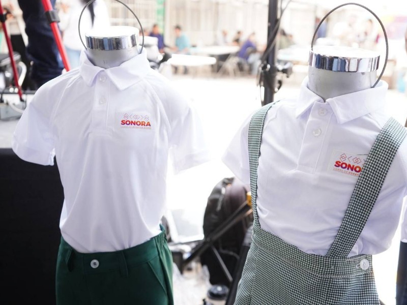 Inicia entrega de uniformes escolares gratuitos para ciclo 2025-2026