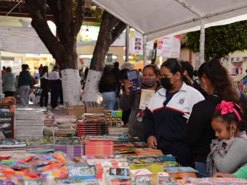 Inicia feria internacional del.libro en Chilchota