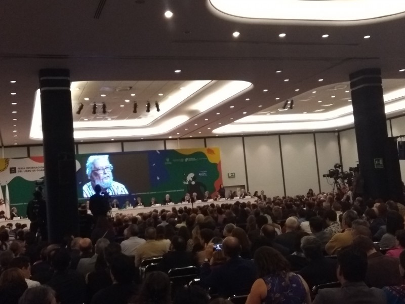 Inicia FIL 2018, con posicionamientos políticos