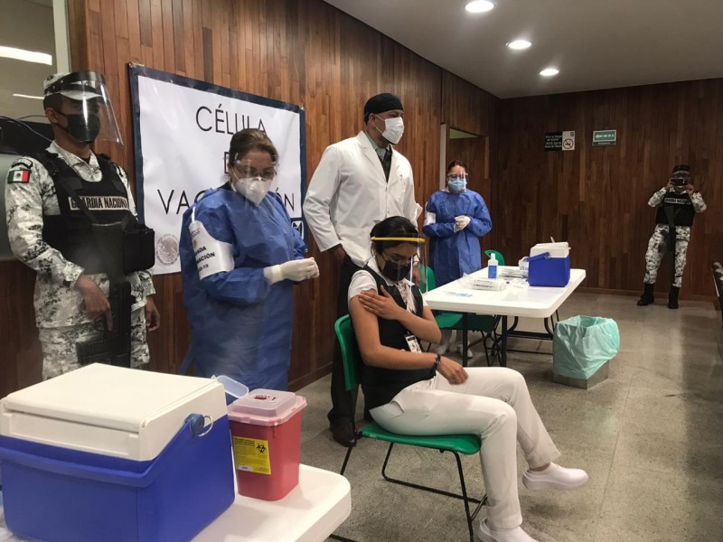 Inicia IMSS Morelia vacunación anti-covid