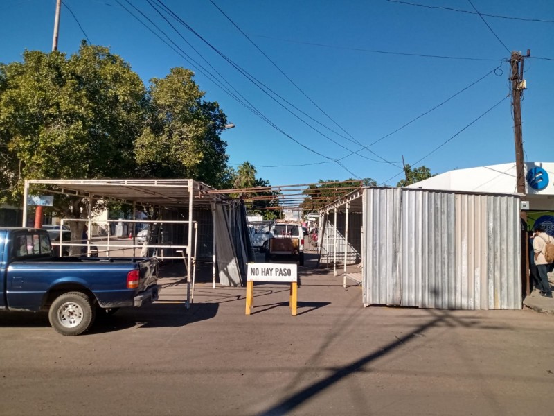 Inicia instalación del tradicional tianguis navideño