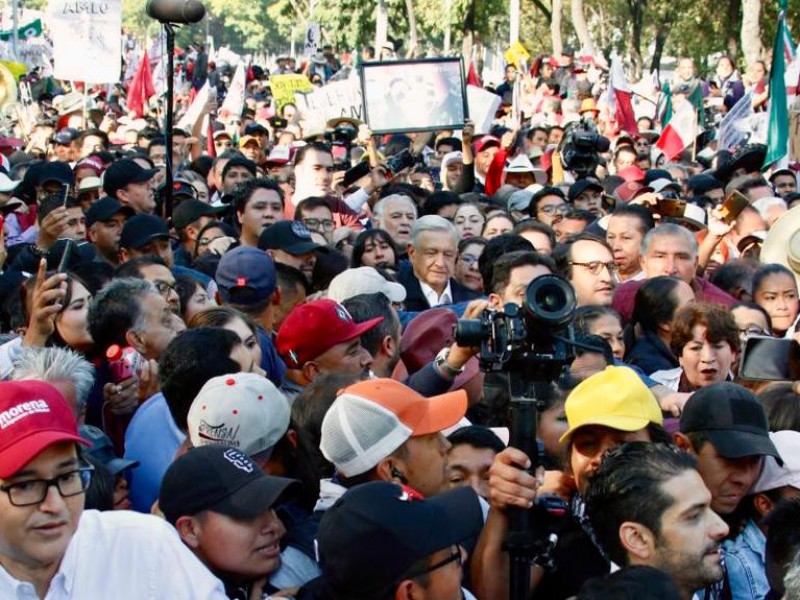 Inicia marcha convocada por el presidente López Obrador