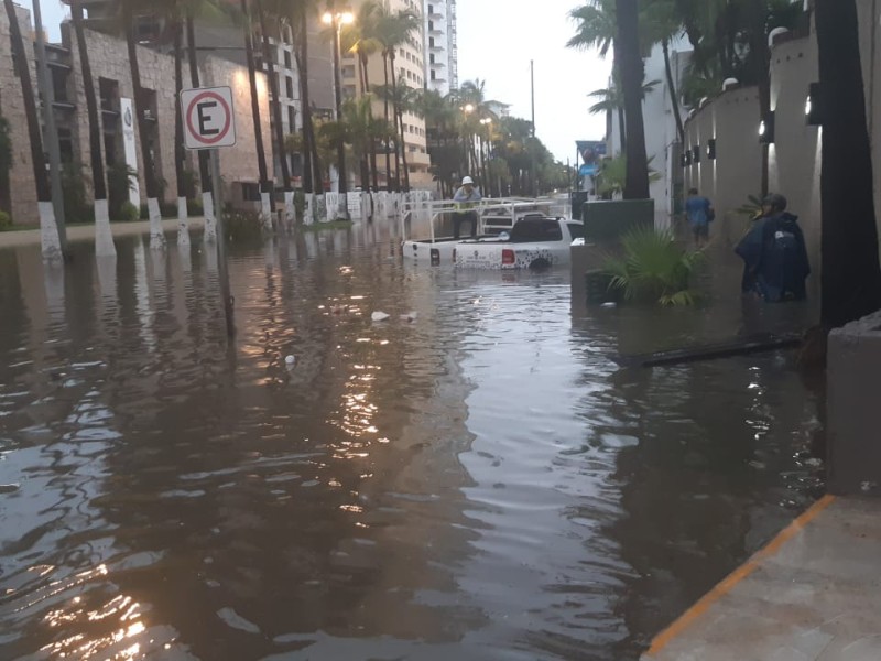 Inicia octubre con lluvias intensas en Mazatlán