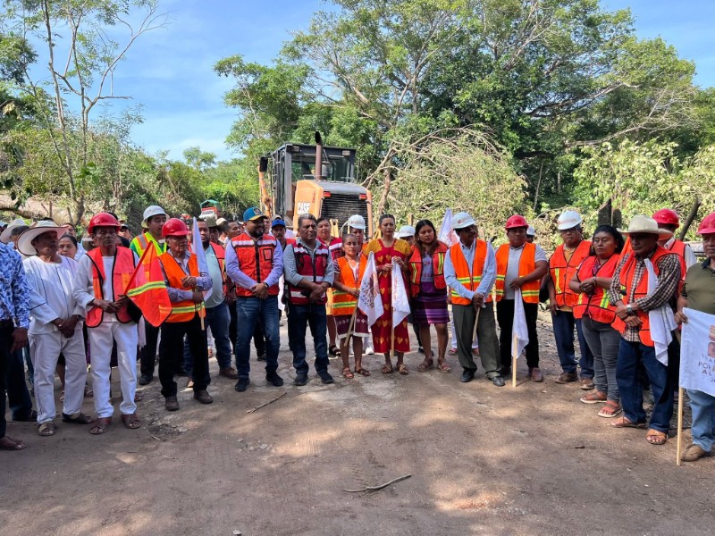 Inicia pavimentación carretera San Juan Colorado a Pinotepa Don Luis