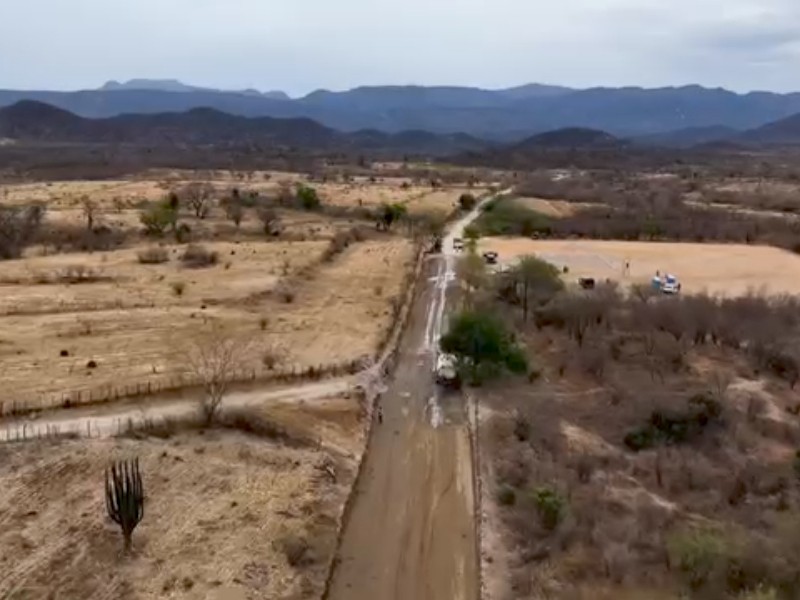 Inicia pavimentación de carretera a Baymena en Choix