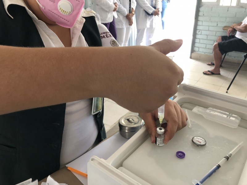 Inicia proceso de vacunación contra Covid-19 en CSL