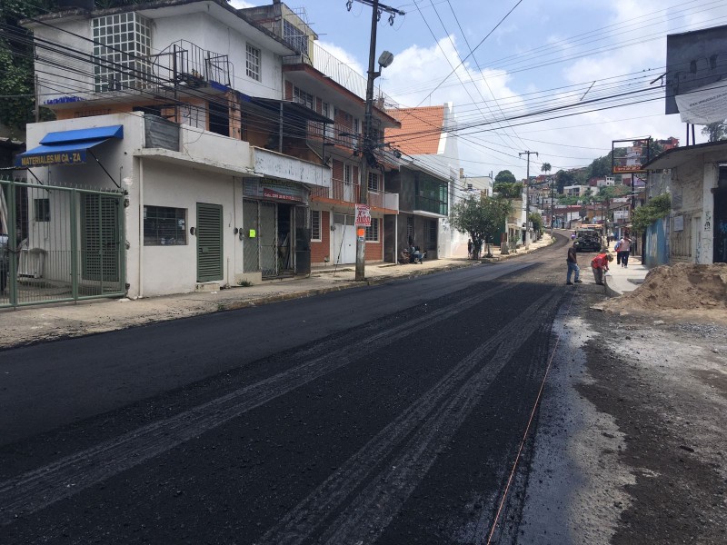 Inicia reasfaltado en calle Lázaro Cárdenas en Xalapa