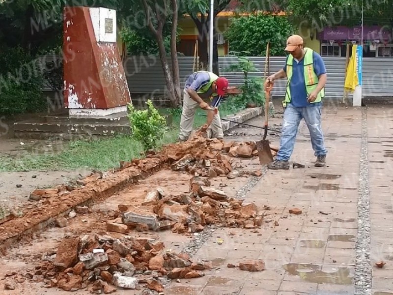 Inicia remodelación del Parque Amado Chiñas en Tehuantepec
