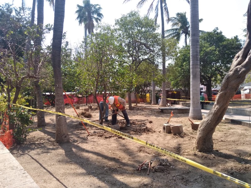 Inicia remodelación del parque Benito Juárez de Juchitán
