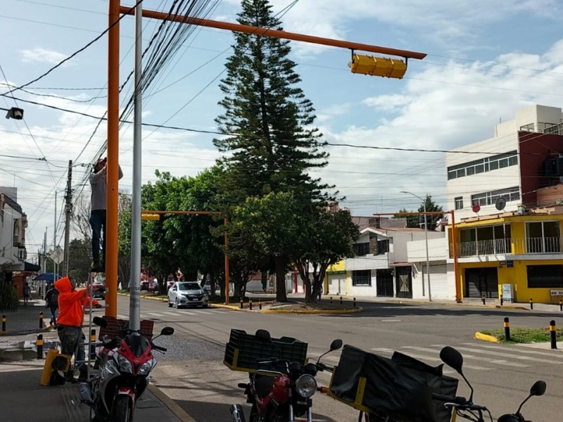 Inicia retiro de semáforos en la Colonia San Manuel