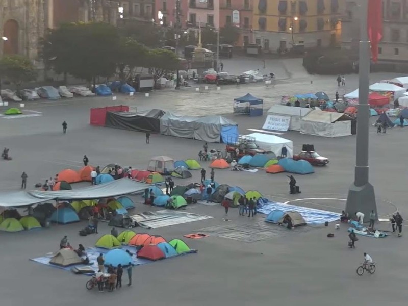 Inicia S-22 de Oaxaca plantón indefinido en Zócalo de CDMX