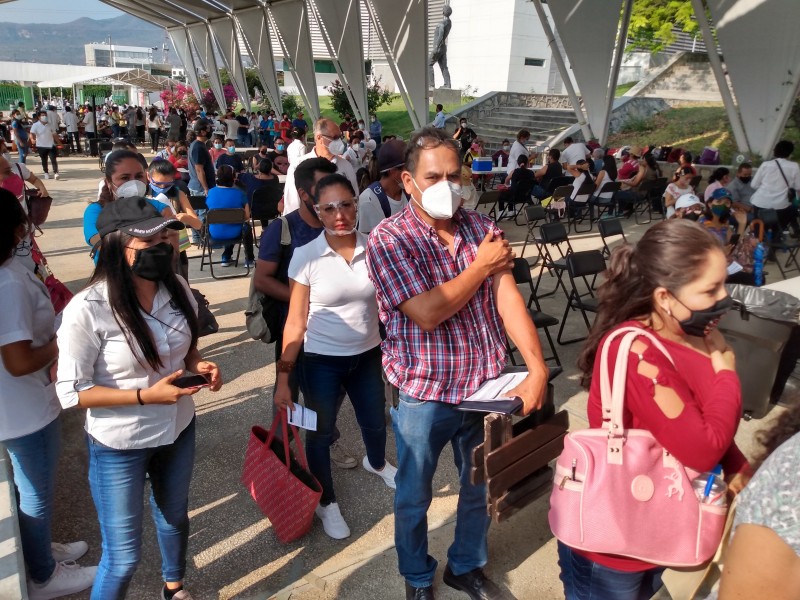 Inicia sin contratiempos vacunación anticovid a trabajadores de la educación