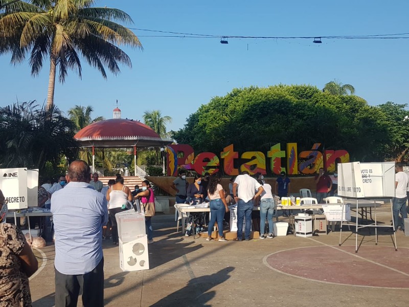 Inicia tarde, votación en Petatlán