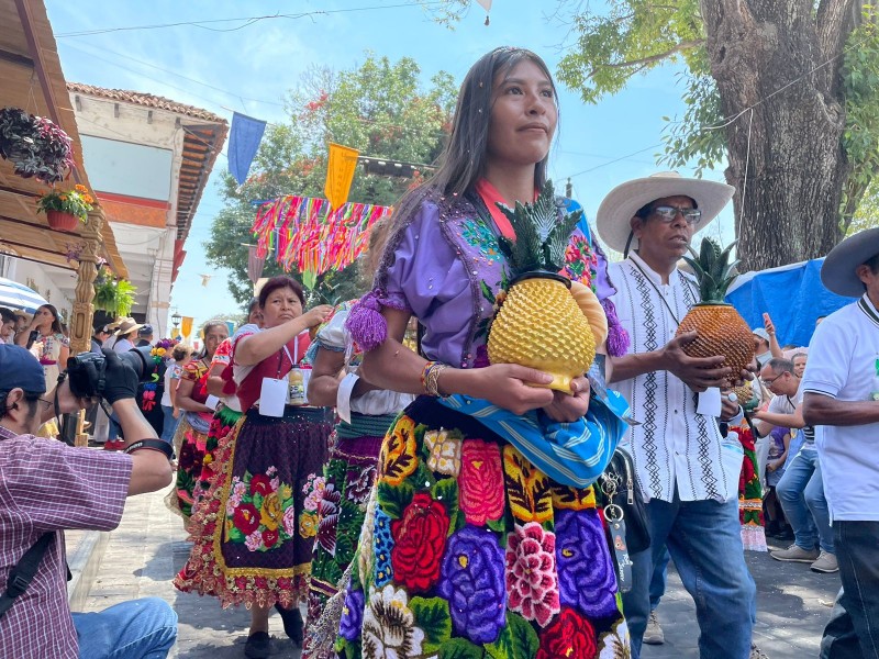 Inicia Tianguis Artesanal de Domingo de Ramos en Uruapan