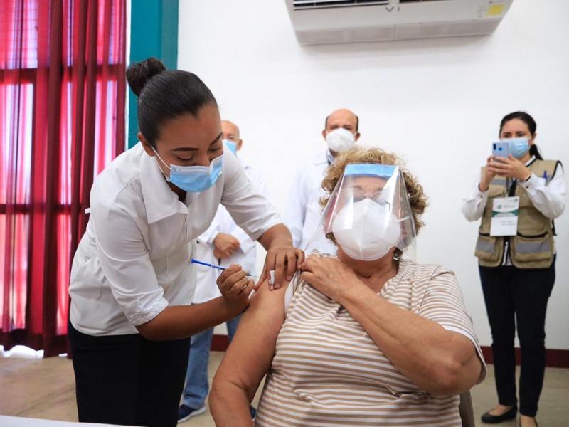 Inicia vacunación Anti Covid en adultos mayores de Chiapas