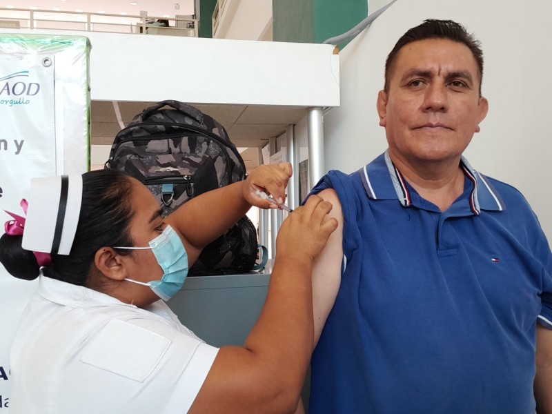 Inicia vacunación anti Influenza y Covid-19 en Chiapas
