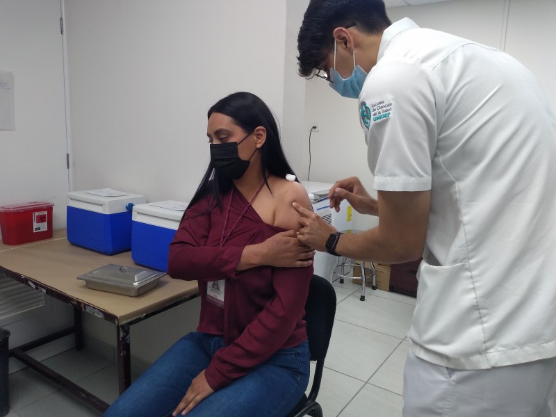 Inicia vacunación contra Covid-19 en centros de salud