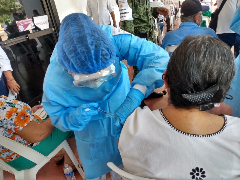 Inicia vacunación contra el Covid-19 en municipios del istmo