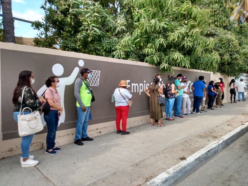 Inicia vacunación de maestros en Los Cabos