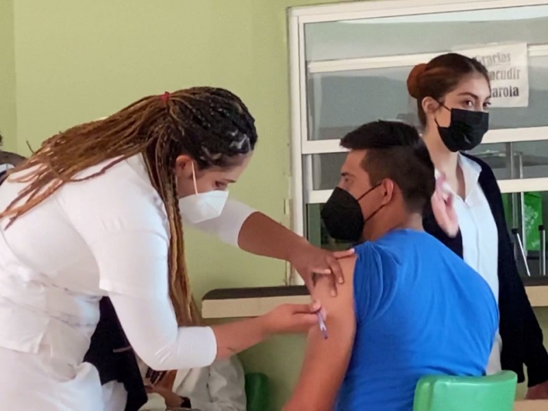 Inicia vacunación de refuerzo para jóvenes en la capital zacatecana