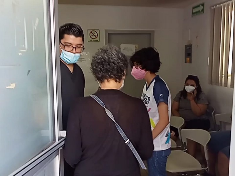 Inicia vacunación para menores