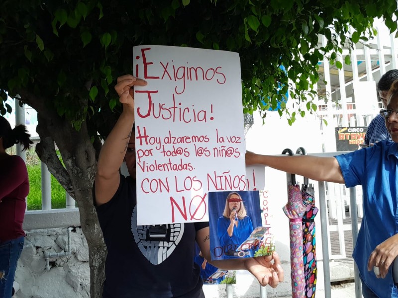 Inician audiencias en contra de maestra de preescolar